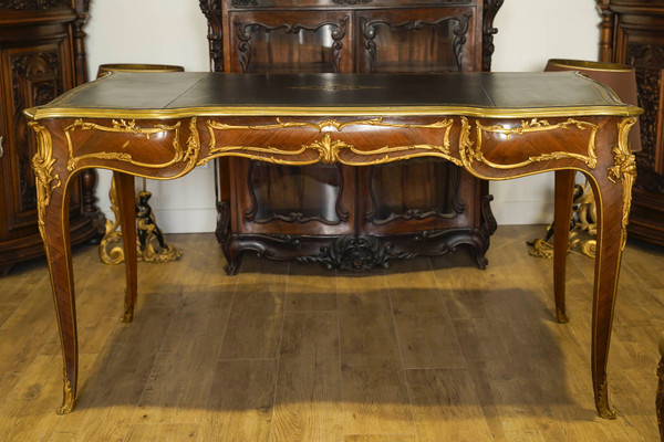 Una scrivania piatta in stile Luigi XV, 1880 circa
