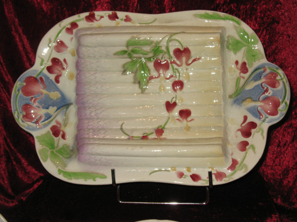 17-piece asparagus set in Saint Clément barbotine with floral decoration, Art Nouveau period