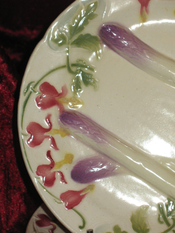 17-piece asparagus set in Saint Clément barbotine with floral decoration, Art Nouveau period