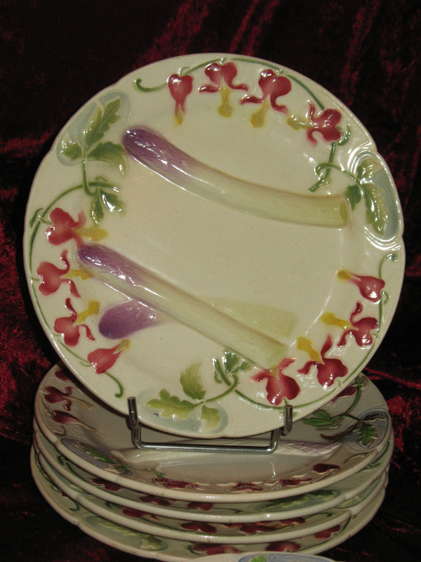 17-piece asparagus set in Saint Clément barbotine with floral decoration, Art Nouveau period