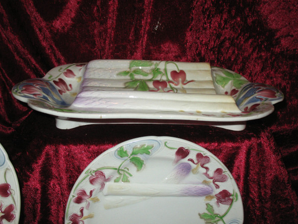 17-piece asparagus set in Saint Clément barbotine with floral decoration, Art Nouveau period