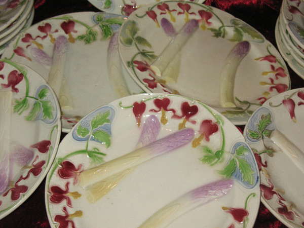 17-piece asparagus set in Saint Clément barbotine with floral decoration, Art Nouveau period