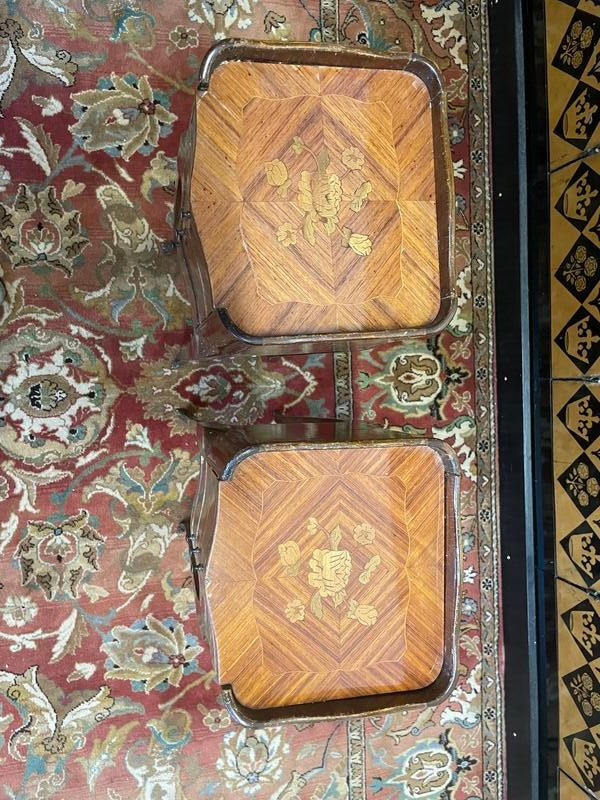 Coppia di comodini in stile Luigi XV di transizione