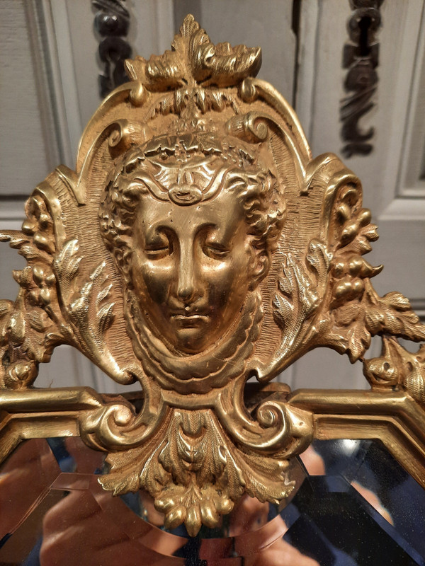 Miroir de salon en bronze de style Régence d’époque XIXème siècle.