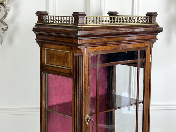 SMALL NAPOLEON III PERIOD DISPLAY CABINET IN MAHOGANY DECORATED WITH BRASS / ORIGINAL GLASS