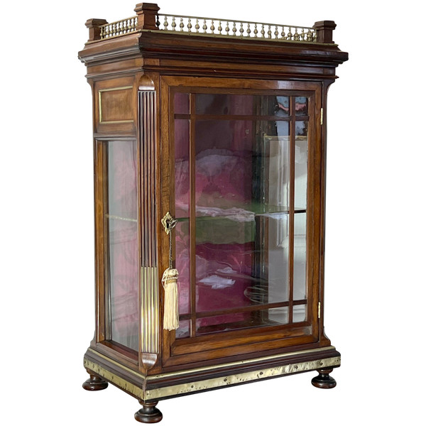SMALL NAPOLEON III PERIOD DISPLAY CABINET IN MAHOGANY DECORATED WITH BRASS / ORIGINAL GLASS