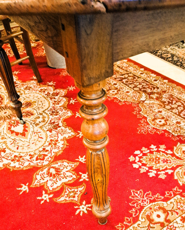 Louis-Philippe-Tisch mit zwei Klappen aus hellem Kirschholz, Ende des 19. Jahrhunderts 