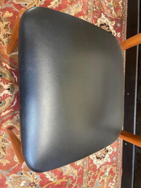 Set of 6 Scandinavian oak chairs