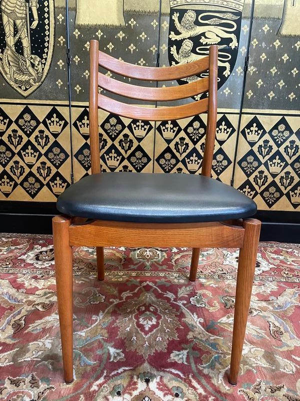 Set of 6 Scandinavian oak chairs