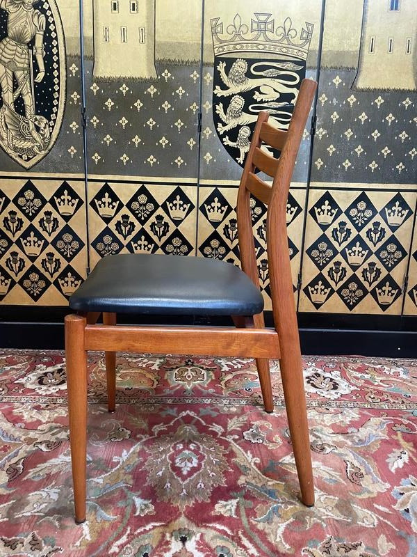 Set of 6 Scandinavian oak chairs