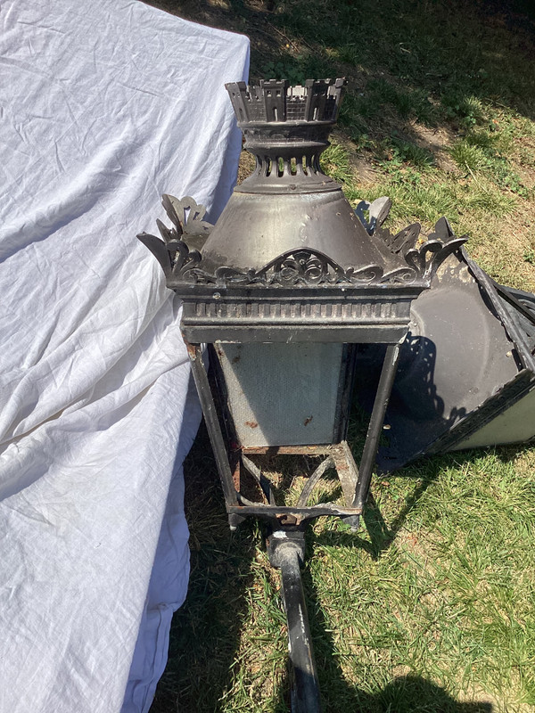 Pair of lanterns and their gallows
