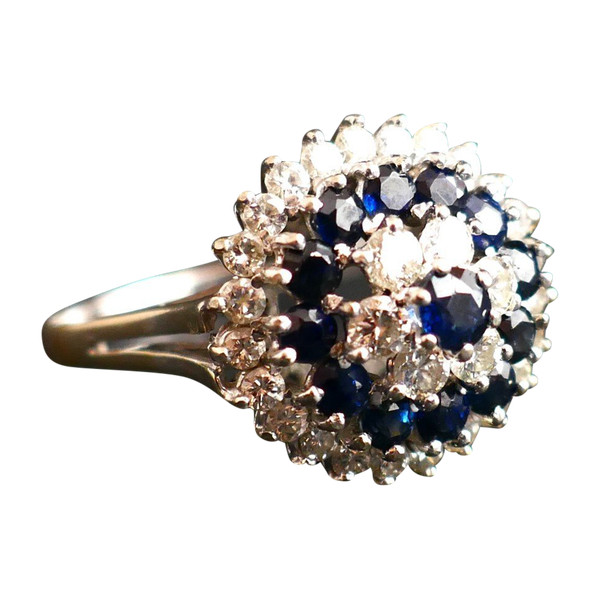 Anello vintage con zaffiro e diamante.