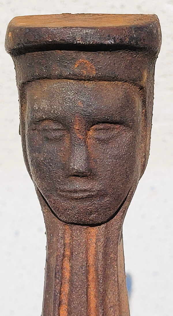 Coppia di candelabri in stile gotico