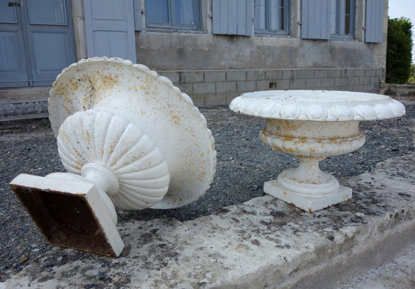Pair of large Medicis ornamental vases, cast-iron garden planters, 19th century
