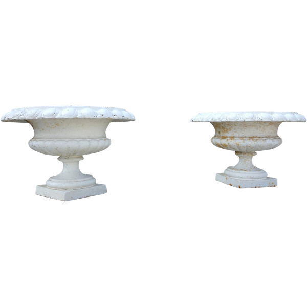 Pair of large Medicis ornamental vases, cast-iron garden planters, 19th century