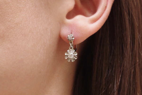 Orecchini antichi con diamanti Dormeuses 0,20 carati in platino e oro bianco 18 ct.