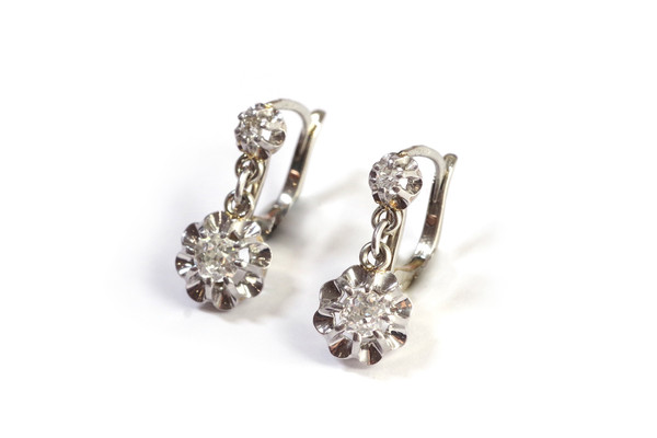 Orecchini antichi con diamanti Dormeuses 0,20 carati in platino e oro bianco 18 ct.