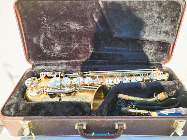 Sakura saxophone with case