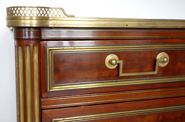 Cassettone da ufficiale del Direttorio Luigi XVI in mogano maculato in stile Molitor fine XVIII secolo