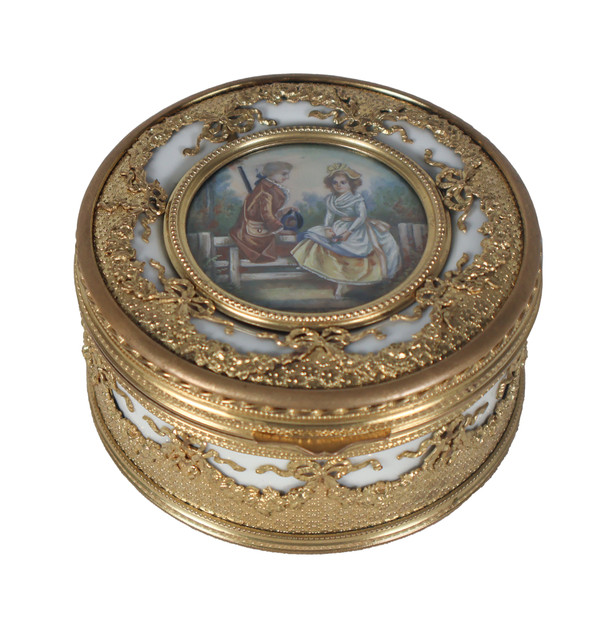 Porcelain and pompom jewelry box, late 19th century