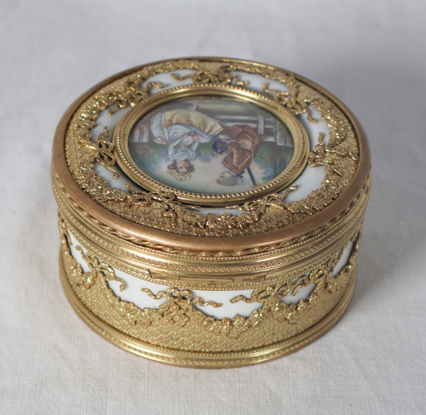 Porcelain and pompom jewelry box, late 19th century