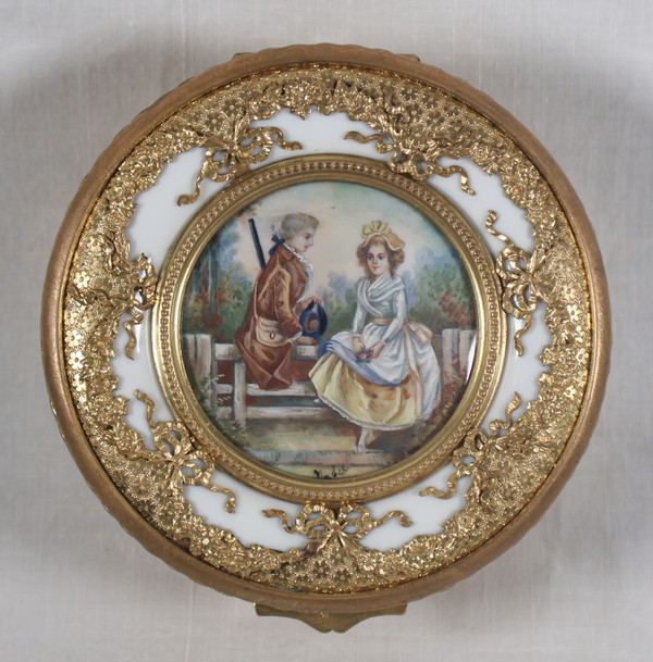 Porcelain and pompom jewelry box, late 19th century