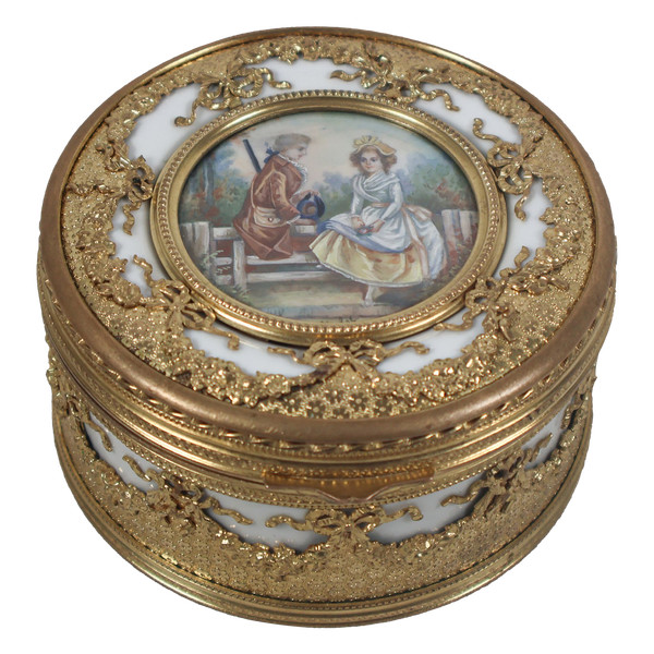 Porcelain and pompom jewelry box, late 19th century