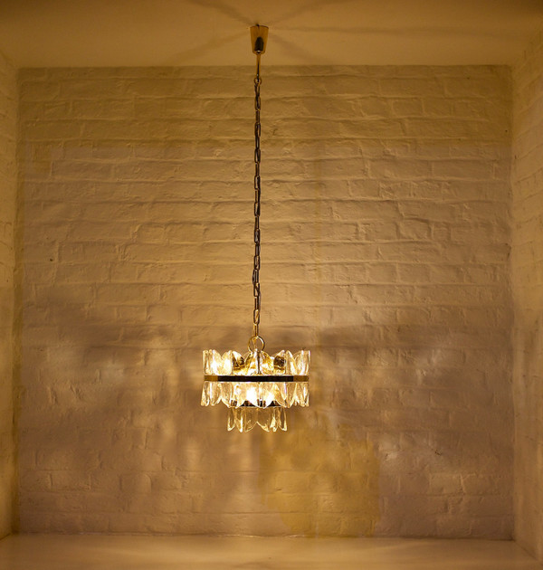 Lustre laiton doré et cristal “Corina”, Kalmar.
