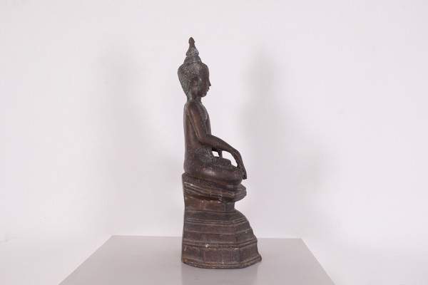 Buddha birmano in bronzo, regni Shan.
