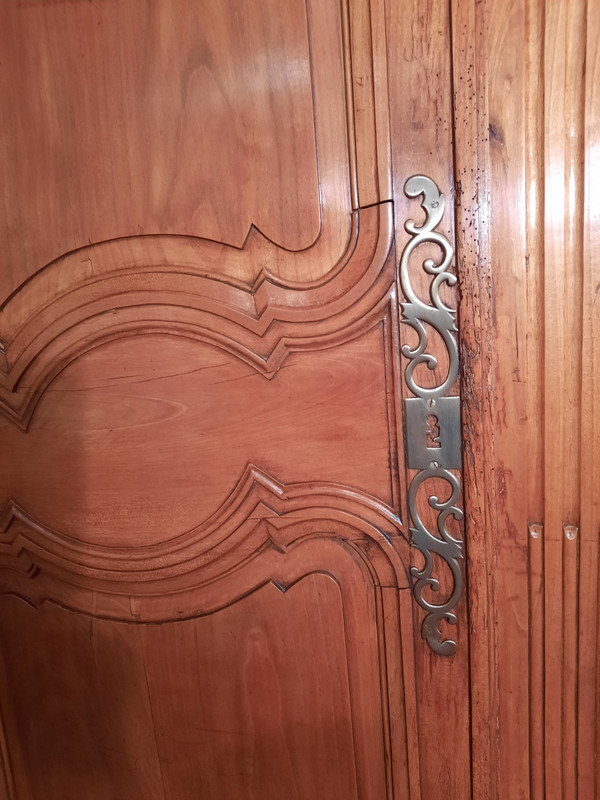 Paire de portes Louis XV en merisier d’époque début du XIXème siècle.
