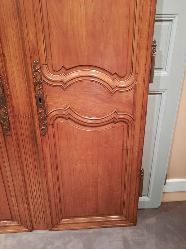 Paire de portes Louis XV en merisier d’époque début du XIXème siècle.