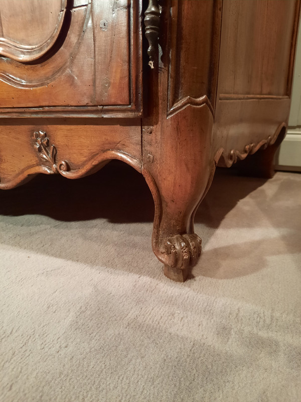 Credenza curva Luigi XV in legno di ciliegio, XVIII secolo.