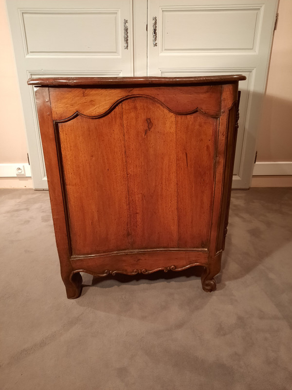 Credenza curva Luigi XV in legno di ciliegio, XVIII secolo.