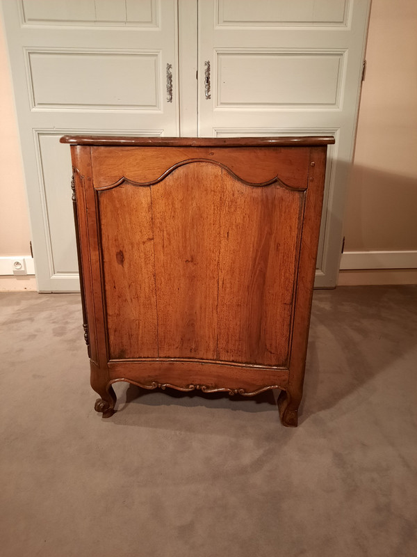 Credenza curva Luigi XV in legno di ciliegio, XVIII secolo.