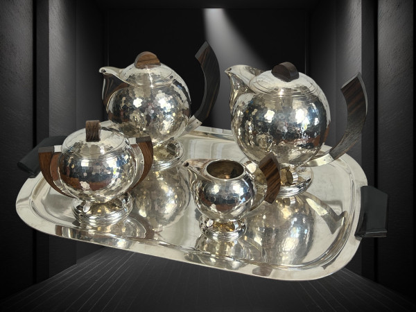 JEAN DEPRÉS ( 1889-1980 ) / HAMMERED SILVER-PLATED TEA AND COFFEE SET