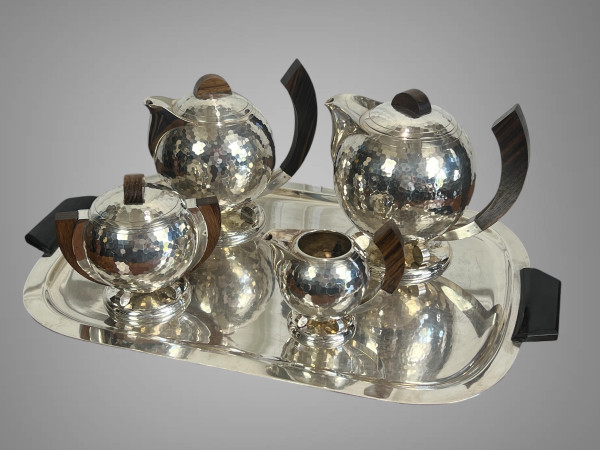 JEAN DEPRÉS ( 1889-1980 ) / HAMMERED SILVER-PLATED TEA AND COFFEE SET