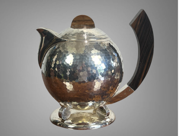 JEAN DEPRÉS ( 1889-1980 ) / HAMMERED SILVER-PLATED TEA AND COFFEE SET