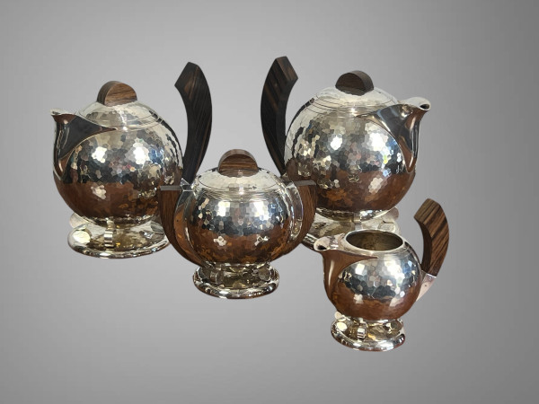 JEAN DEPRÉS ( 1889-1980 ) / HAMMERED SILVER-PLATED TEA AND COFFEE SET