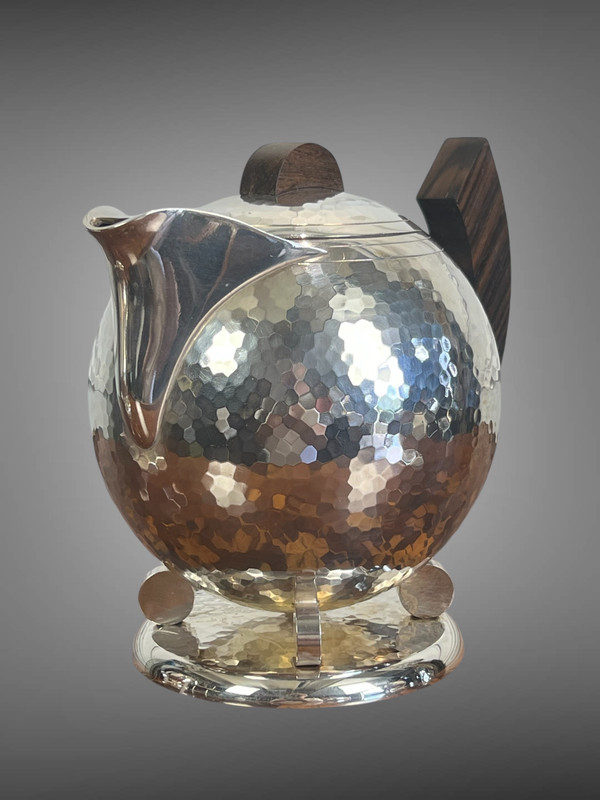 JEAN DEPRÉS ( 1889-1980 ) / HAMMERED SILVER-PLATED TEA AND COFFEE SET