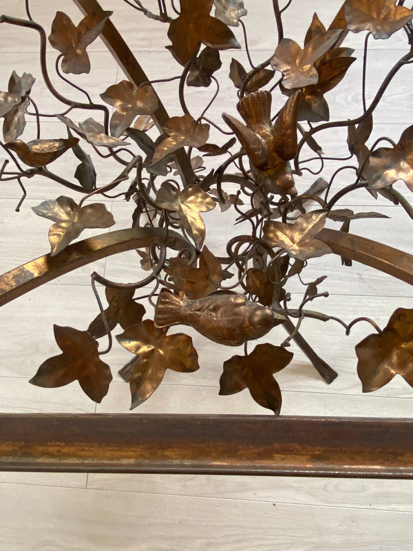 1970′ Guéridon En Fer Patiné Decor Végétal Aux Oiseaux 525 X 525 cm Hauteur : 60 cm