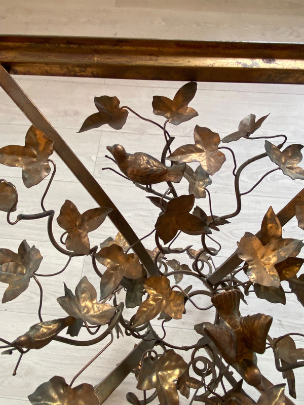 1970′ Guéridon En Fer Patiné Decor Végétal Aux Oiseaux 525 X 525 cm Hauteur : 60 cm
