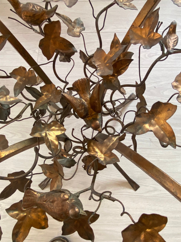 1970′ Guéridon En Fer Patiné Decor Végétal Aux Oiseaux 525 X 525 cm Hauteur : 60 cm