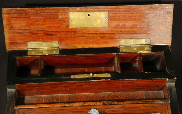  Reiseschreibpult aus Mahagoni mit Wurzelnussbaumfurnier