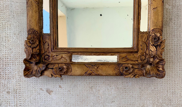 Miroir à parecloses bois doré 