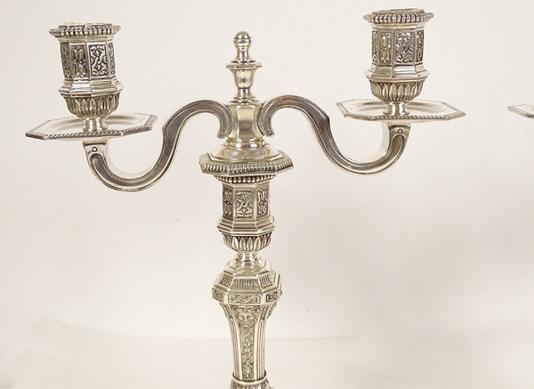 Coppia di candelabri a 2 luci Luigi XIV Christofle Dupérier Metallo argentato XX secolo
