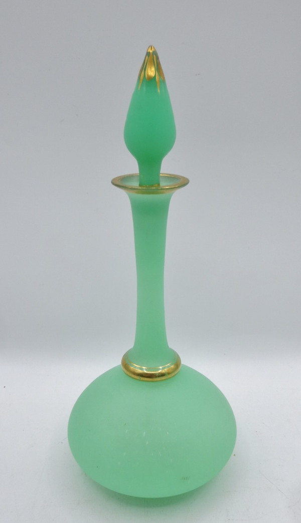 Flacon en opaline, XIXe siècle.  