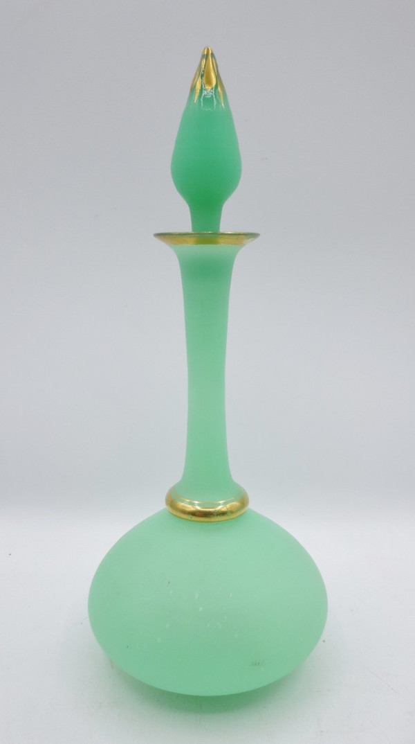 Flacon en opaline, XIXe siècle.  
