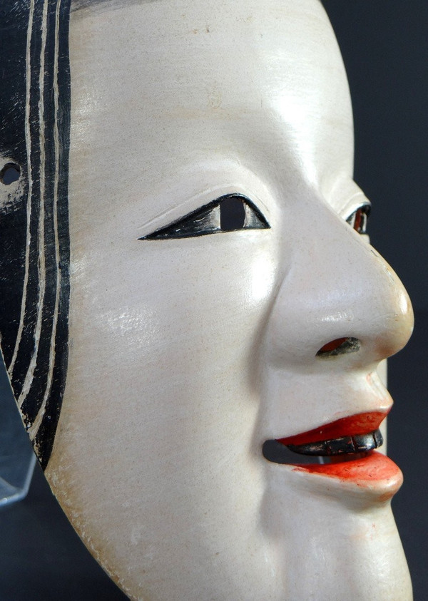 Japon, Début Du XXème Siècle, Masque De Théâtre Du Noh Personnage Ko-omote En Bois Polychrome. 