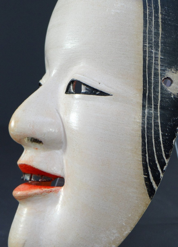 Japon, Début Du XXème Siècle, Masque De Théâtre Du Noh Personnage Ko-omote En Bois Polychrome. 