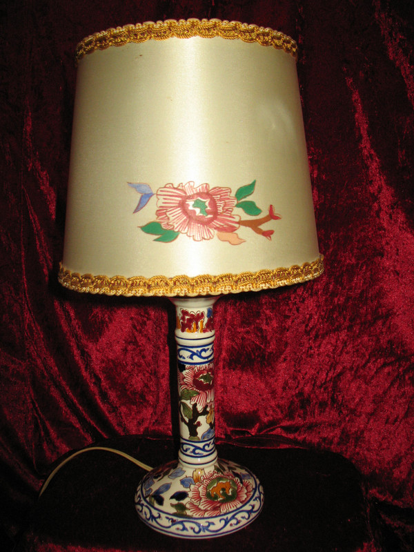 Gien earthenware candlestick lamp decorated with peonies with its original lampshade